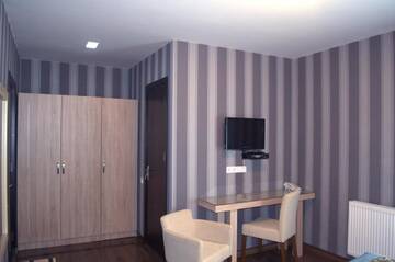 Фото номера Стандартный трехместный номер Отель Edelweiss Hotel г. Гудаури 4