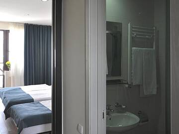 Фото номера Семейный номер с балконом Отель Monte Hotel г. Гудаури 14