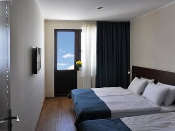 Фото номера Семейный номер с балконом Отель Monte Hotel г. Гудаури 9