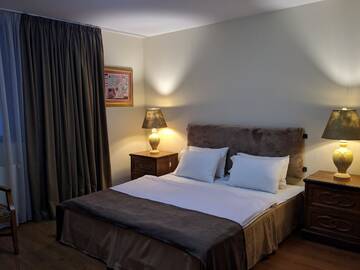Фото номера Трехместный номер с балконом Отель Shino Hotel г. Гудаури 2