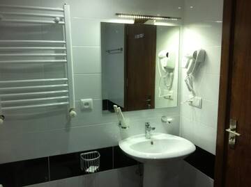 Фото номера Трехместный номер Отель Time Out Hotel г. Гудаури 4