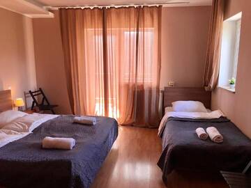 Фото номера Трехместный номер с балконом Гостевой дом Veranda Hotel г. Гудаури 20