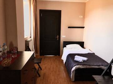 Фото номера Двухместный номер с 2 отдельными кроватями Гостевой дом Veranda Hotel г. Гудаури 8