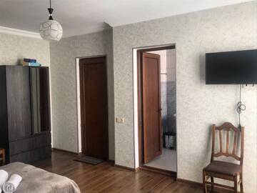Фото номера Трехместный номер с видом на горы Гостевой дом Hillsite Gudauri г. Гудаури 3