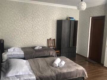 Фото номера Трехместный номер с видом на горы Гостевой дом Hillsite Gudauri г. Гудаури 4
