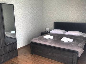 Фото номера Трехместный номер с балконом Гостевой дом Hillsite Gudauri г. Гудаури 5