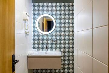 Фото номера Стандартный номер с кроватью размера &quot;king-size&quot; Отель Best Western Gudauri г. Гудаури 9
