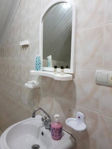 Фото номера Классический трехместный номер Гостевой дом Hotel Shele г. Гудаури 6