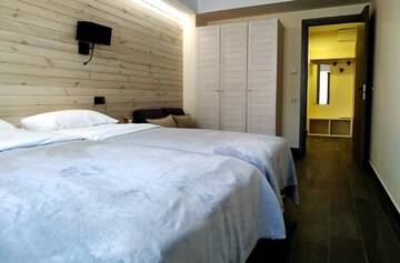 Фото номера Апартаменты с 2 спальнями Отель Gudauri Hills Apart Hotel г. Гудаури 2
